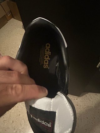 Zapatillas Adidas Negras y Blancas