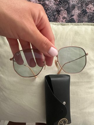 Gafas de sol Ray-Ban doradas y negras