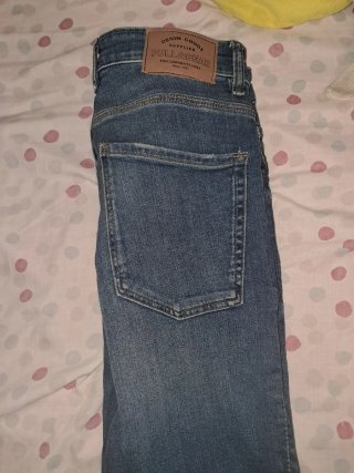 Pantalón vaquero roto