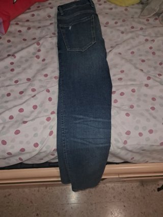 Pantalón vaquero roto