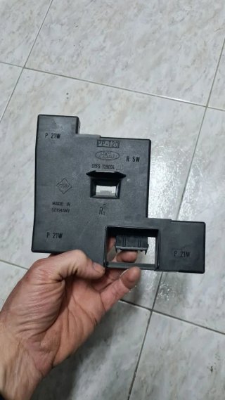 portalamparas piloto trasero Ford fiesta año 2000