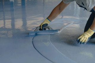 Pintar suelos de resina Epoxi