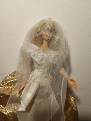 Barbie,años 90. Vestido de novia y accesorios lila