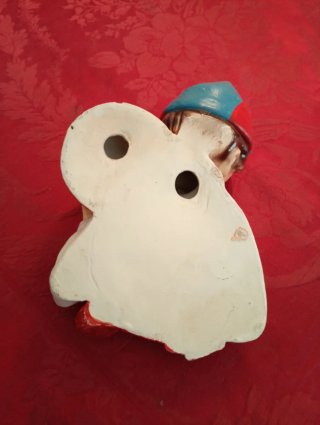 Escultura cerâmica de menino com pandeiro