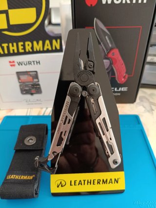 Leatherman Signal multiherramienta.