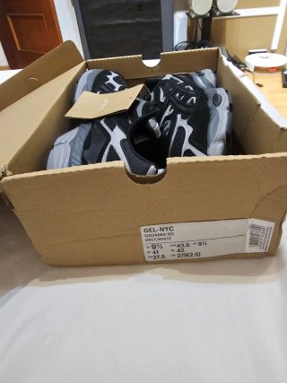 Zapatillas Asics Negras y Grises