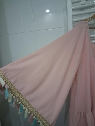 Jersey rosa con volantes y flecos