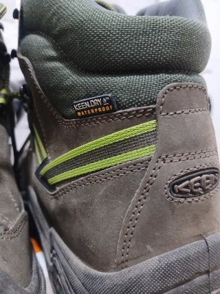 Botas de trekking KEEN marrones y verdes
