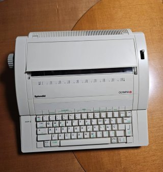 Máquina de escribir Olympia Splendid a estrenar