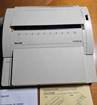 Máquina de escribir Olympia Splendid a estrenar