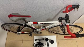 Bicicleta de carretera Carrera Roja y Blanca