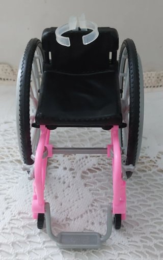 Silla de ruedas Barbie rosa y negra
