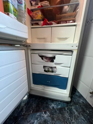 Frigorífico gris Fagor con congelador