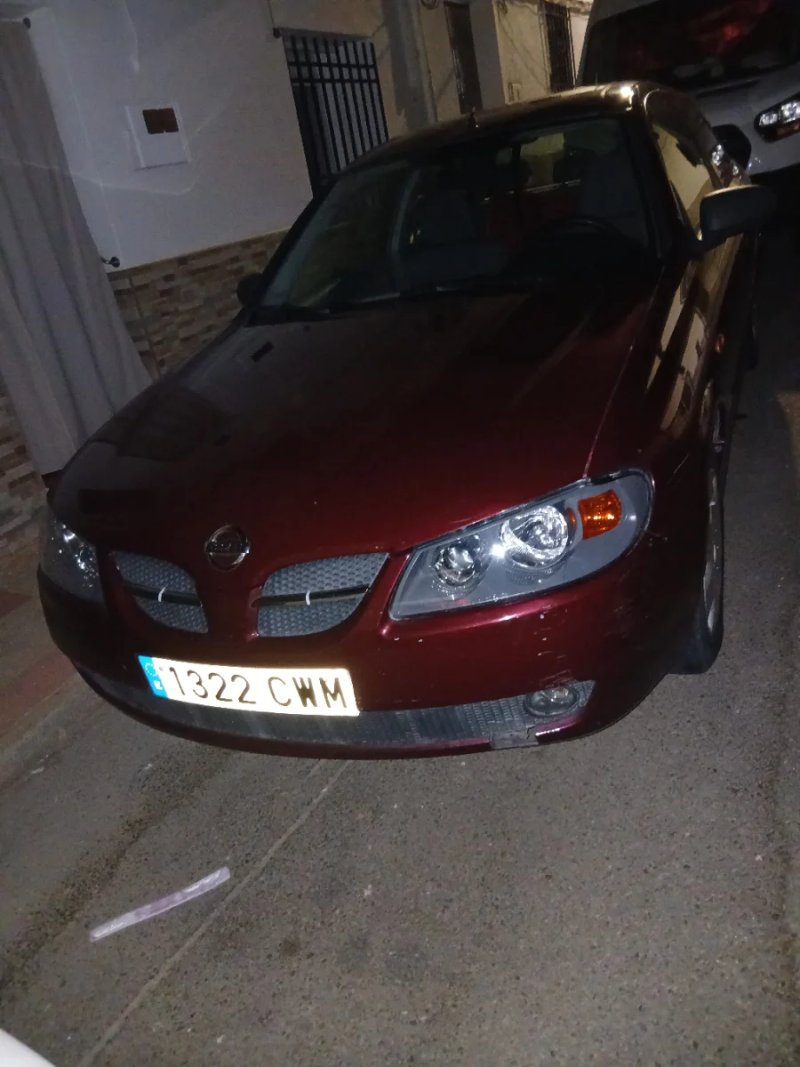 Nissan Almera 2004 - foto 1