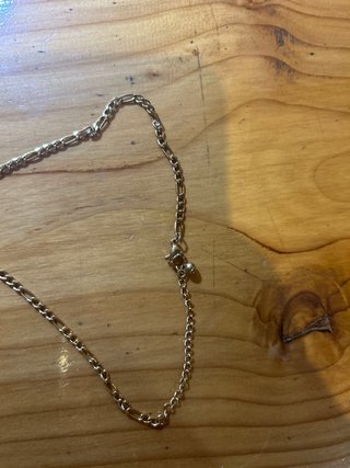 Collar dorado con colgante ovalado nácar