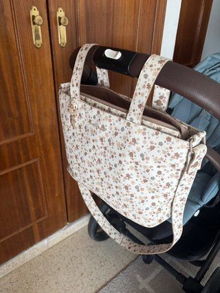 Bolso y arrullo capazo bebé floral pasito a pasito
