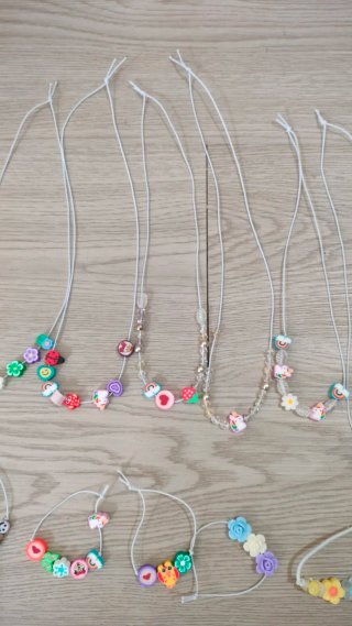 Lote collares y pulseras infantiles