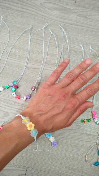 Lote collares y pulseras infantiles