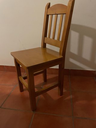 Mesa con 8 Sillas de madera para  Comedo/Merendero