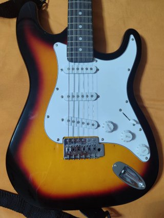 Guitarra Eléctrica Sunburst con Correa