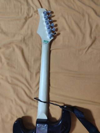 Guitarra Eléctrica Sunburst con Correa