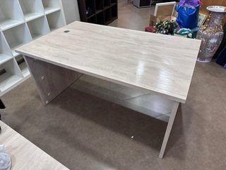 Escritorio madera y metal