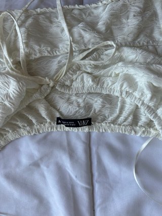 Top blanco mangas abullonadas