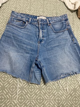 Bershka Vaqueros Cortos Deshilachados Talla L
