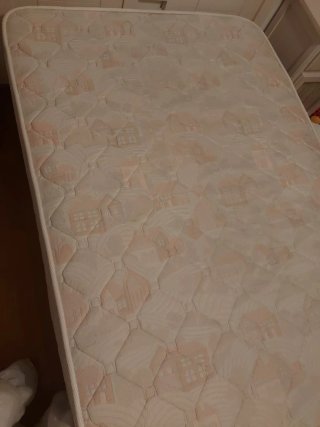 Colchón 105 cm en buen estado,sin manchas,