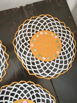 3 naperons antigos crochet floridos