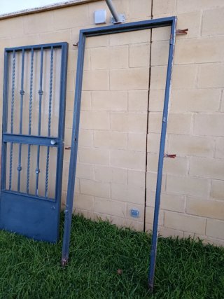 Puerta hierro exterior 220x90