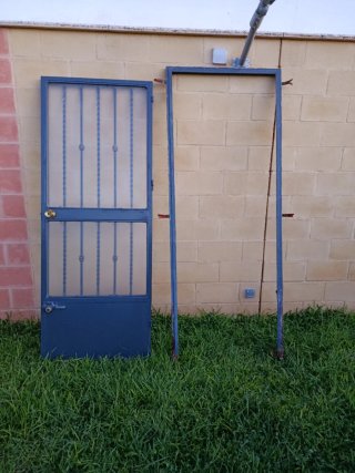 Puerta hierro exterior 220x90