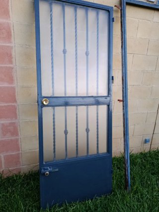 Puerta hierro exterior 220x90