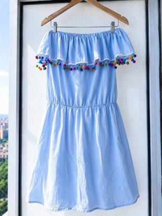 Vestido azul claro con pompones T38