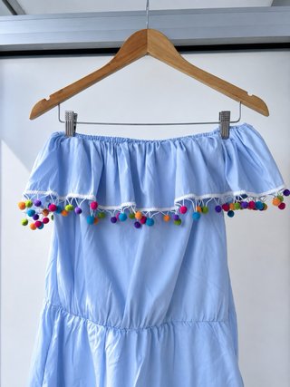 Vestido azul claro con pompones T38