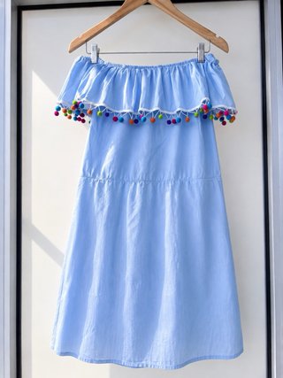 Vestido azul claro con pompones T38