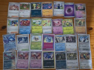 Lote Pokemon TCG: Latas, Monedas y Cartas
