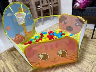 Parque de juegos con pelotas