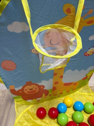 Parque de juegos con pelotas