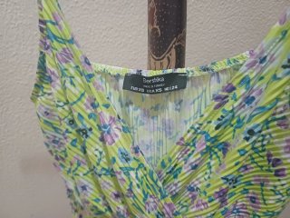 Vestido Bershka floral verde talla XS