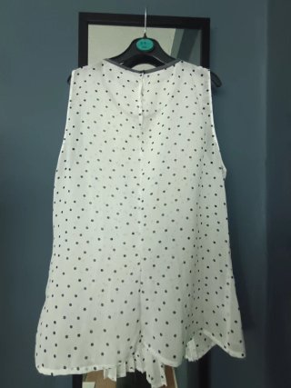 Blusa Zara lunares blanca y negra Talla L