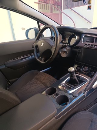 Peugeot 3008 2011