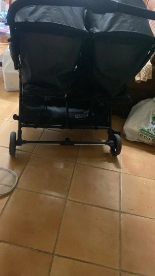 Carro gemelar negro