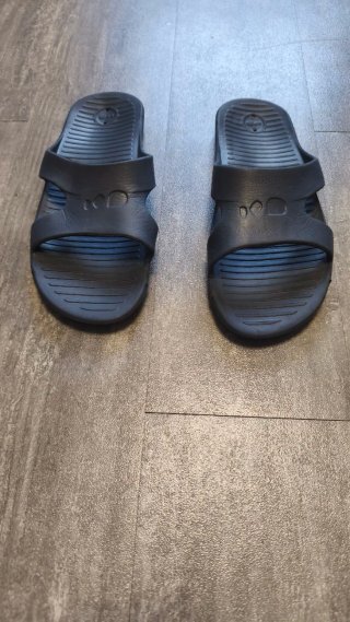 Chanclas piscina y playa Decathlon.