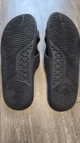 Chanclas piscina y playa Decathlon.