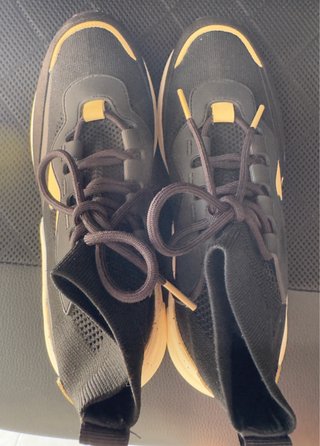 Zapatillas Zara Talla 37 Negro y Dorado