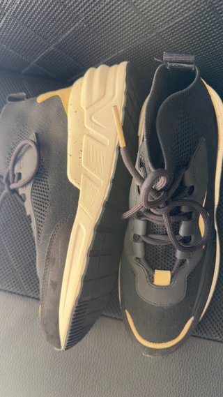 Zapatillas Zara Talla 37 Negro y Dorado