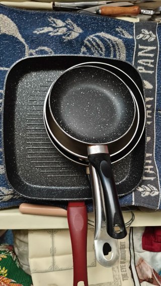 Sartén Grill Negra con Mango Rojo QQ