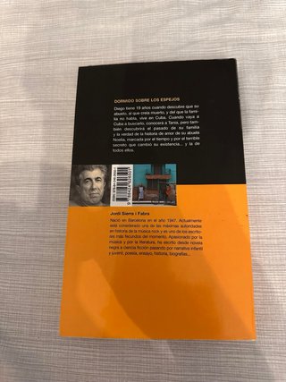 Dormido sobre los espejos