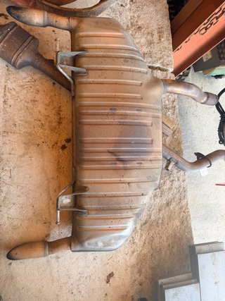 Escape trasero Clio 197